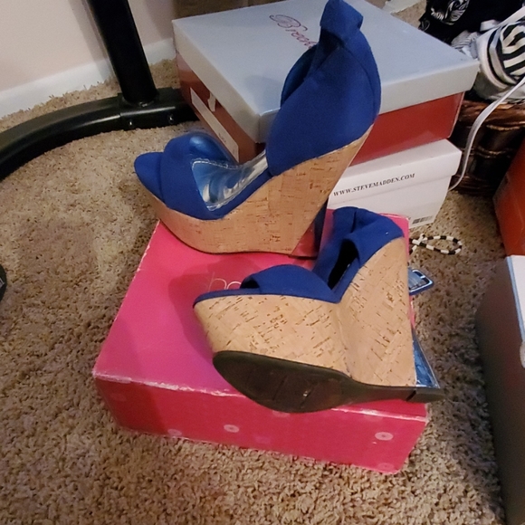 Shoe - Picture 2 of 2